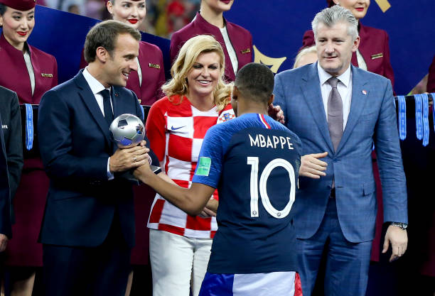 表现出更高 表现出更高