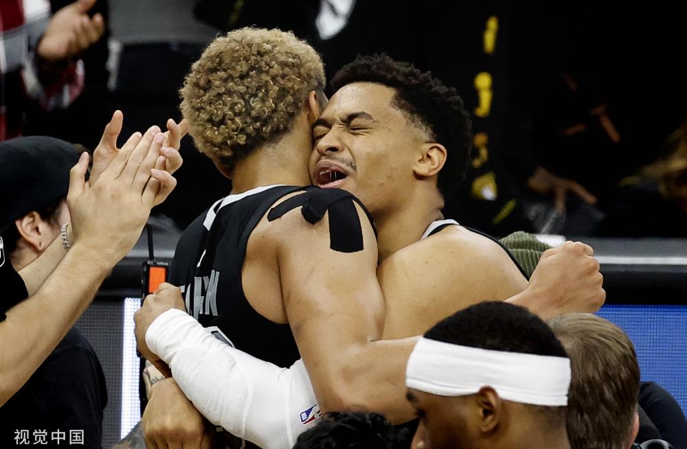 郑钦文身上 郑钦文身上